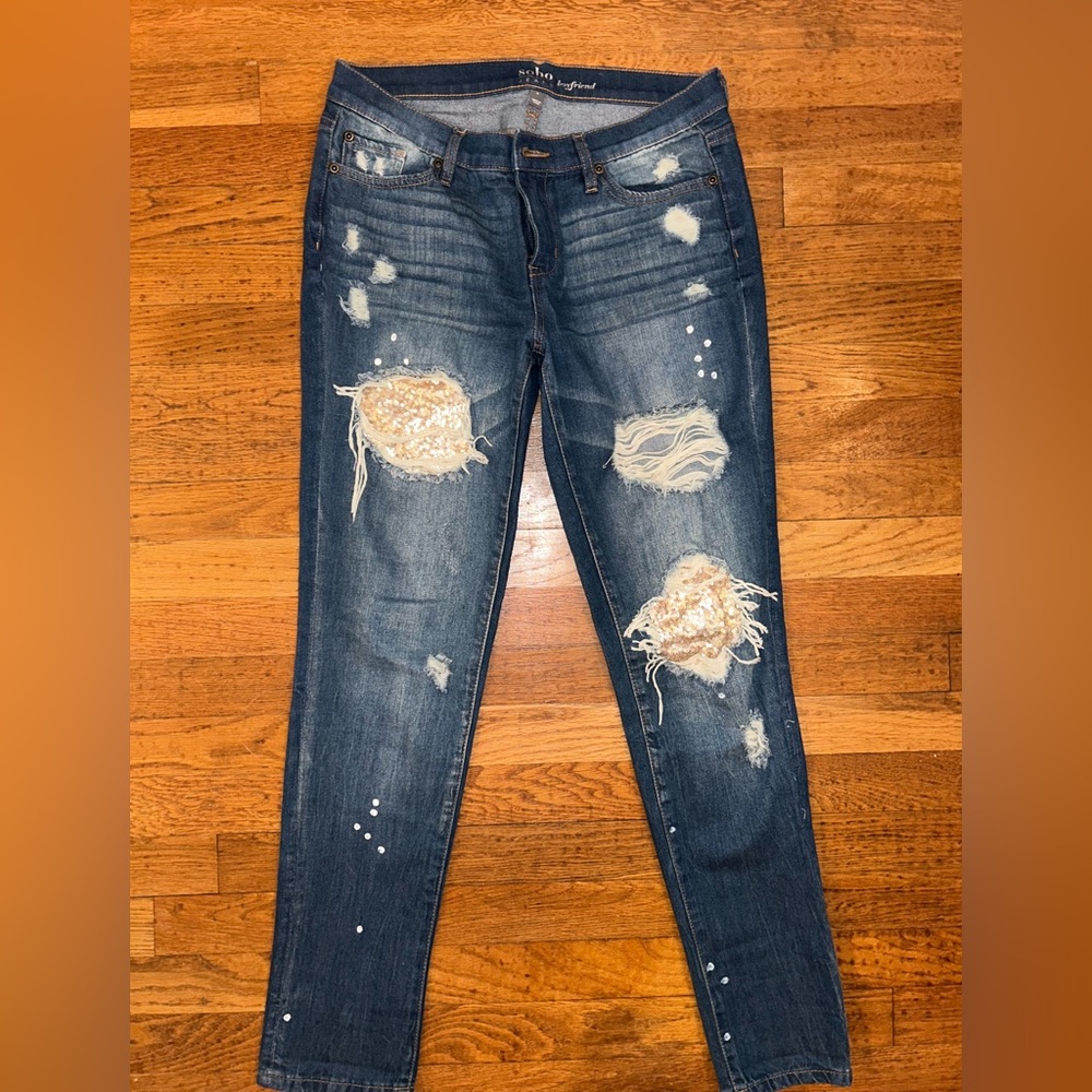 New York & Company 
Sparkly knee distressed jeans
Sz. 4 boyfriend style